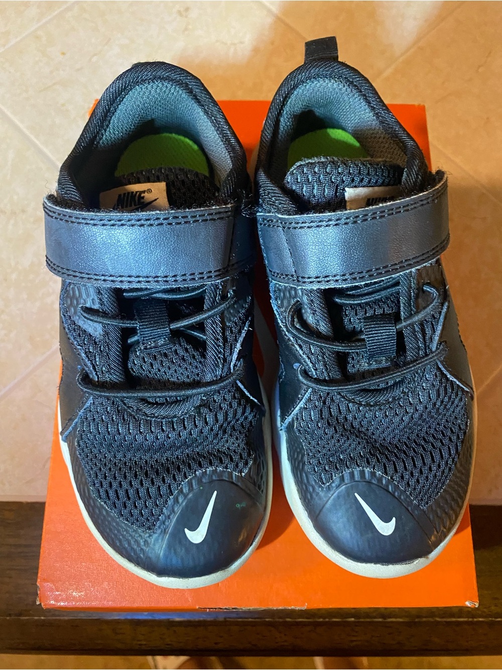 Nike Flex Contact 3 (PSV) Kids Black/White Size 11C Sneakers with White Swoosh